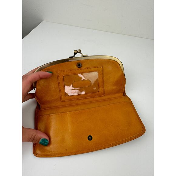 Hobo International Tan Camel Leather Snap Kiss Lock Checkbook Clutch Wallet - Picture 4 of 6